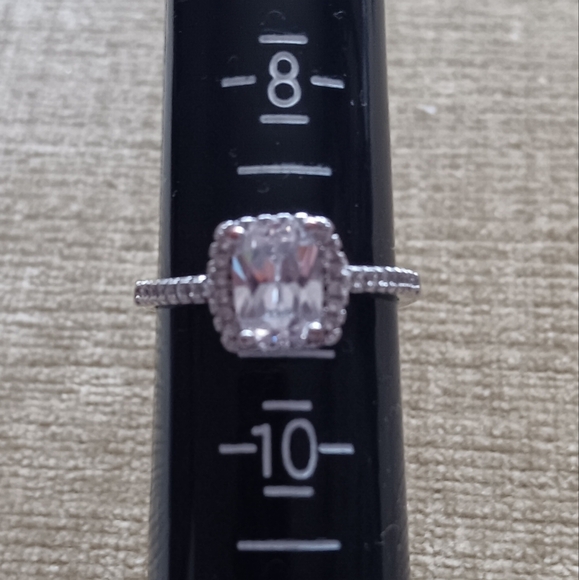Silver Tone Cubic Zirconia Sparkly Cocktail Ring - Picture 8 of 8